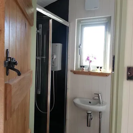 The Farm Hut Villa Barmouth Room photo