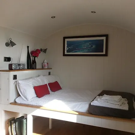The Farm Hut Villa Barmouth Room photo