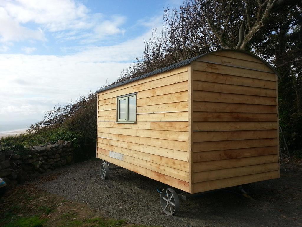 Lodge The Farm Hut
